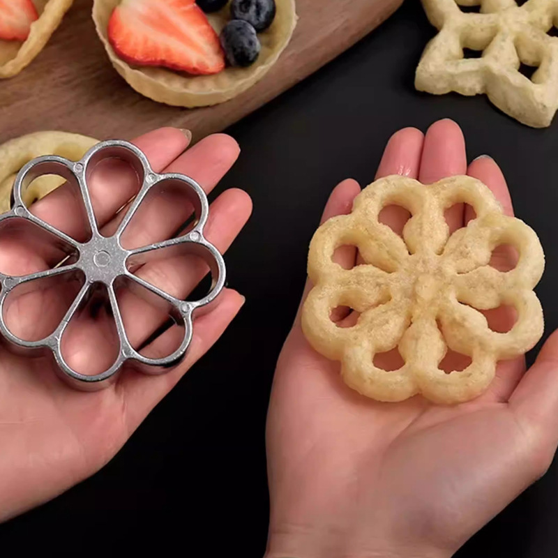 Food Snacks With Iron - クリエイティブフラワーデザインアルミ深型フライパン型プロのキッチンベーキングツールクリスピーペストリースナックメーカー家庭用食品クラフト